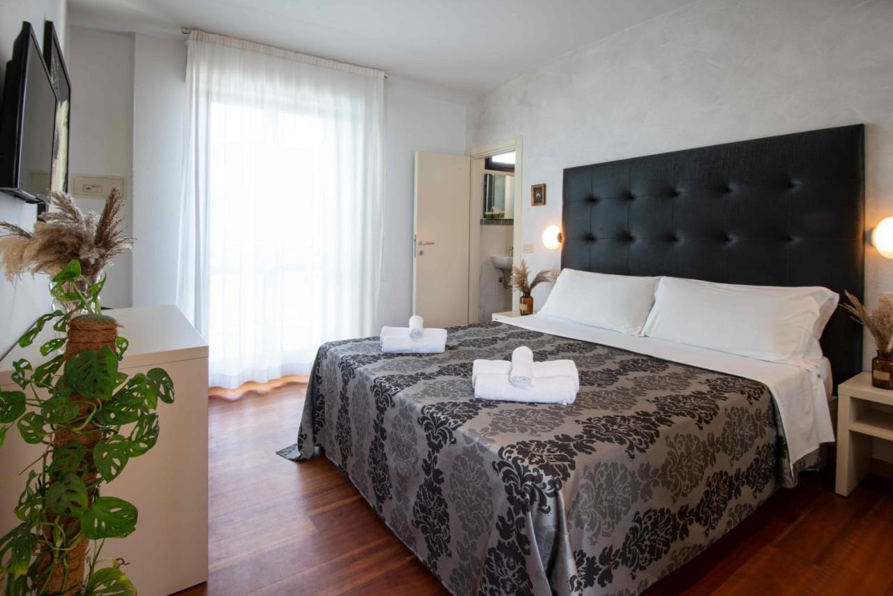 Hotel Baby B&B Морской Милан Экстерьер фото