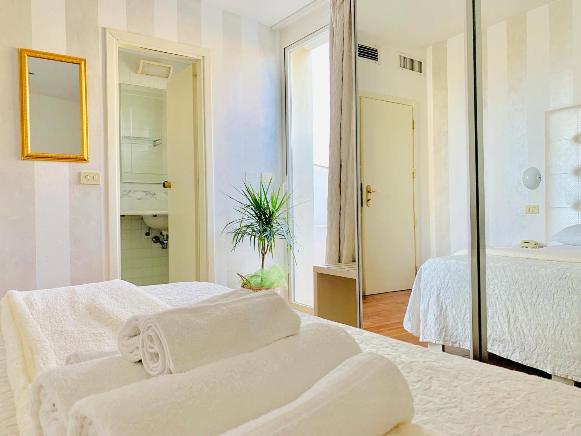 Hotel Baby B&B Морской Милан Экстерьер фото