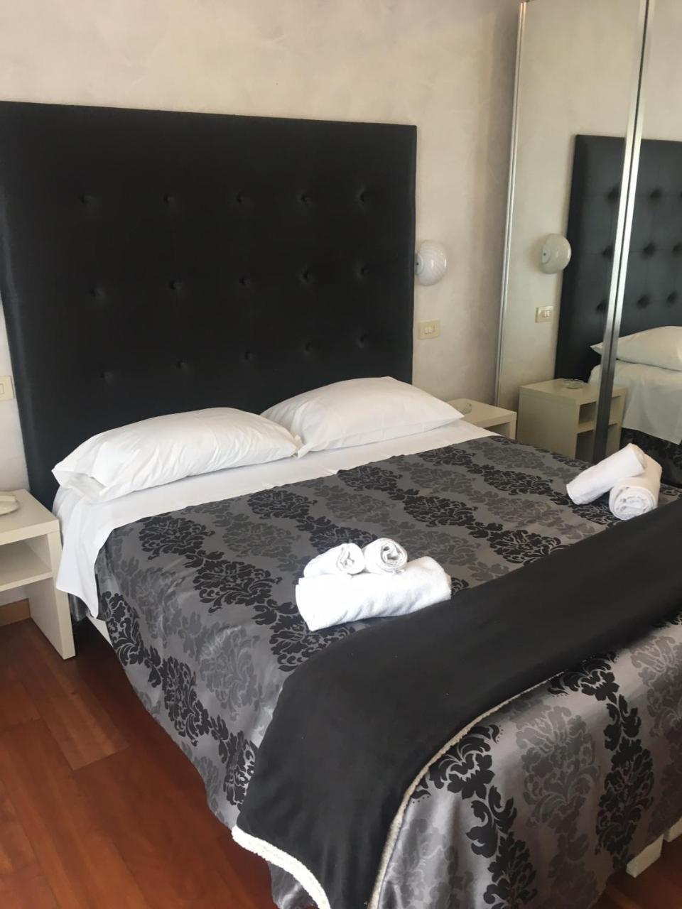 Hotel Baby B&B Морской Милан Экстерьер фото