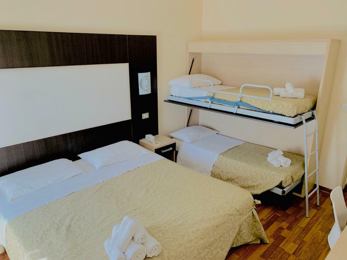 Hotel Baby B&B Морской Милан Экстерьер фото